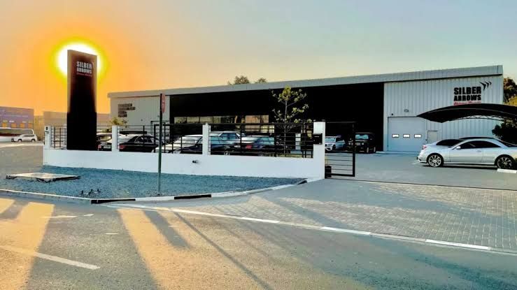 SilberArrows - Mercedes-Benz Service Centre showroom